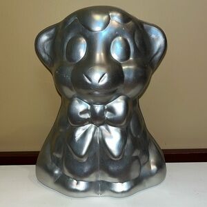 Wilton 1974 Little Lamb cake pan front of lamb only